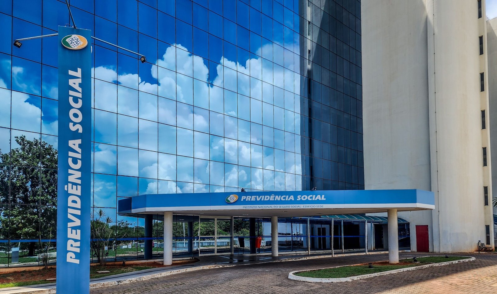 INSS: investigada transferiu R$ 1,2 mi a contatos em viagens ao exterior