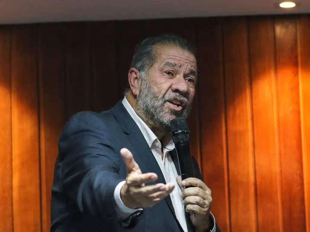 Lupi se defende e nega omissão em fraude bilionária no INSS