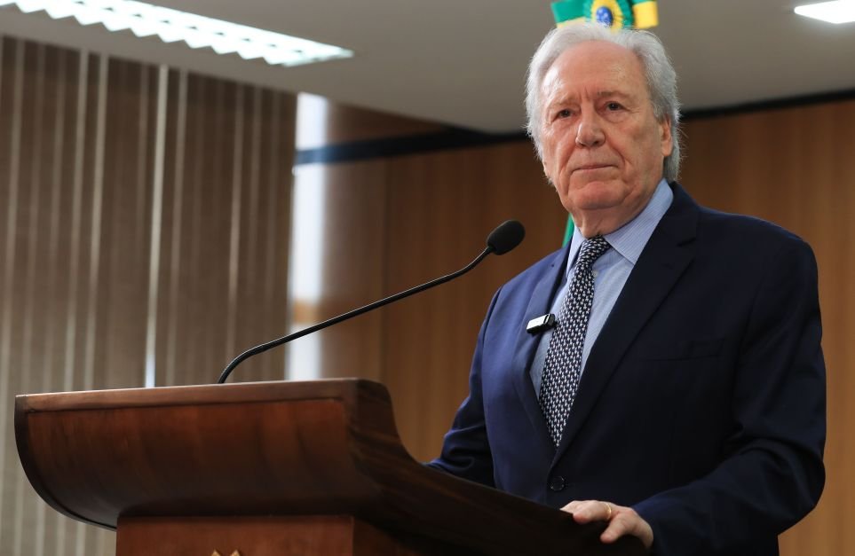 CCJ aprova convites a Lewandowski e governadores sobre PEC da Segurança