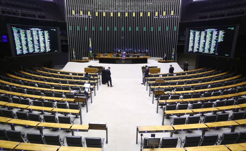 Câmara instala comissão especial sobre isenção do IR nesta terça-feira (6)