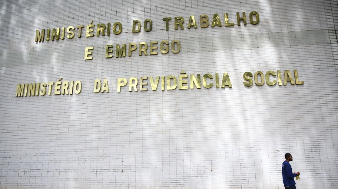 Diálogo, fiscalização e salário: para que serve o Ministério do Trabalho?