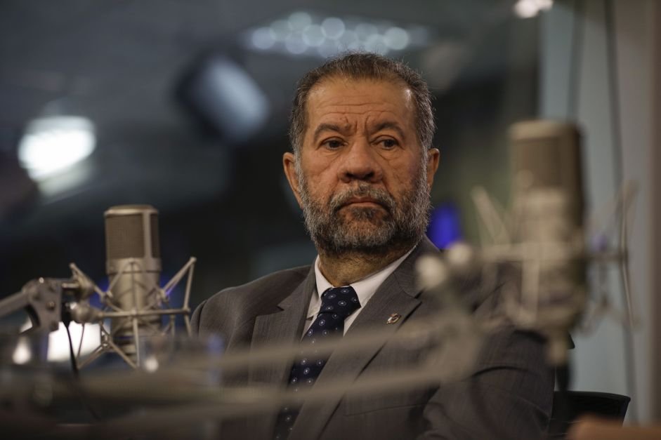 Governo publica exoneração de Lupi e nomeação de Wolney no Diário Oficial