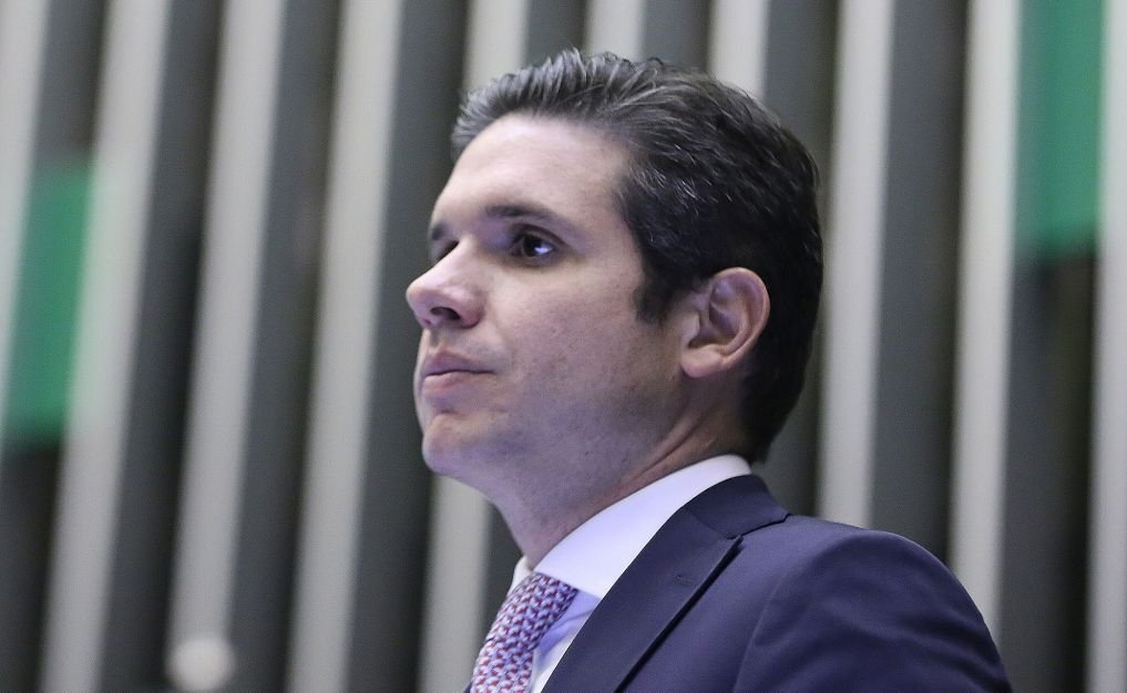 Hugo promete pautar urgência de pacote antifraude no INSS na próxima semana