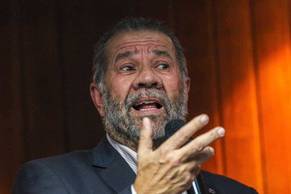 Lupi repete roteiro e acumula pedidos de demissão em governos do PT