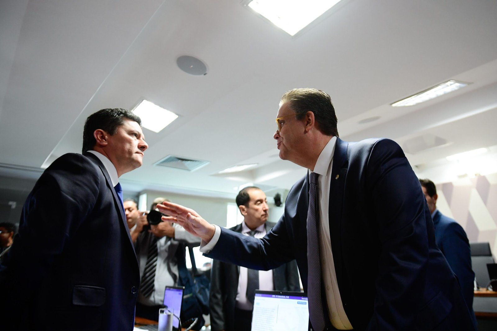 Ministro da Previdência discute com Sergio Moro em audiência sobre INSS