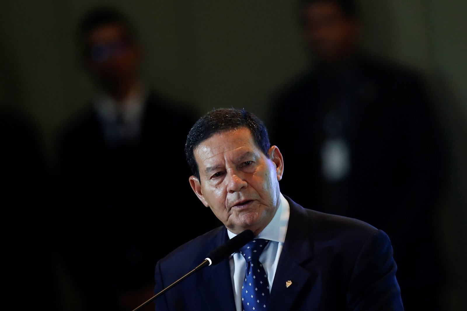Mourão diz que avisaria Bolsonaro se fosse encontrar Moraes