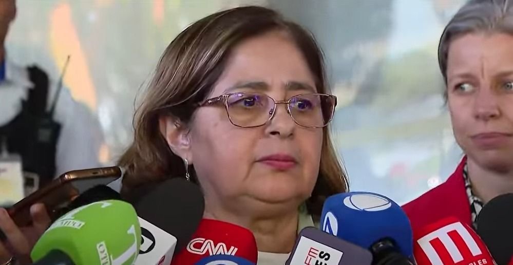 Não contou a questão do assédio, diz ex-ministra demitida por Lula