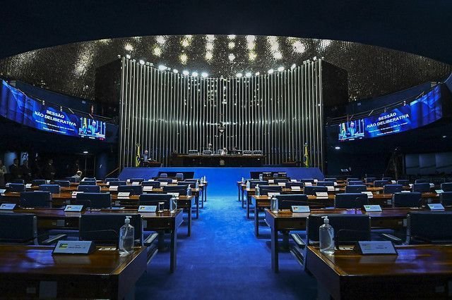 Redução de mandato de senadores em PEC deve ser rediscutida em plenário
