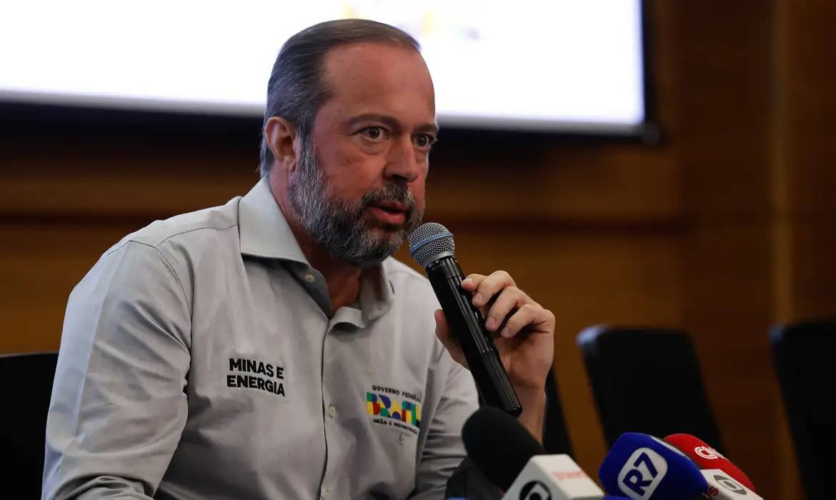 Reforma do setor elétrico deve ser feita por MP e sair em 15 dias, prevê ministro