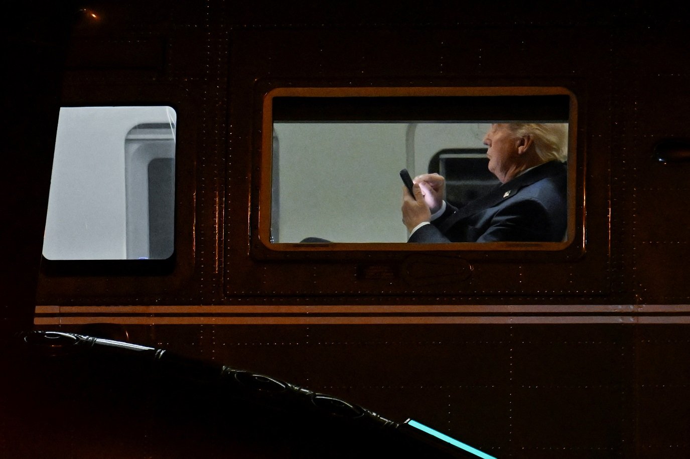 Trump diz que tarifas sobre a Apple também atingiriam a Samsung e outros fabricantes