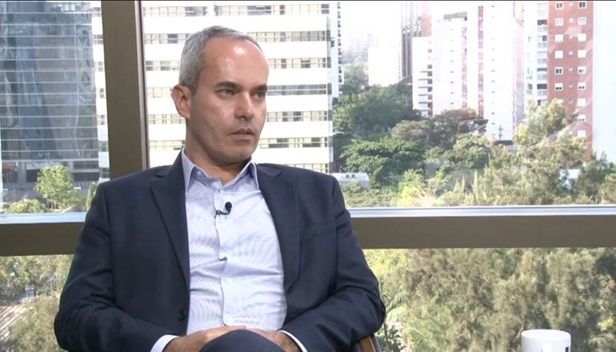 “Vai e volta do IOF se deve a dilema do governo entre arrumar a casa e reeleger Lula”