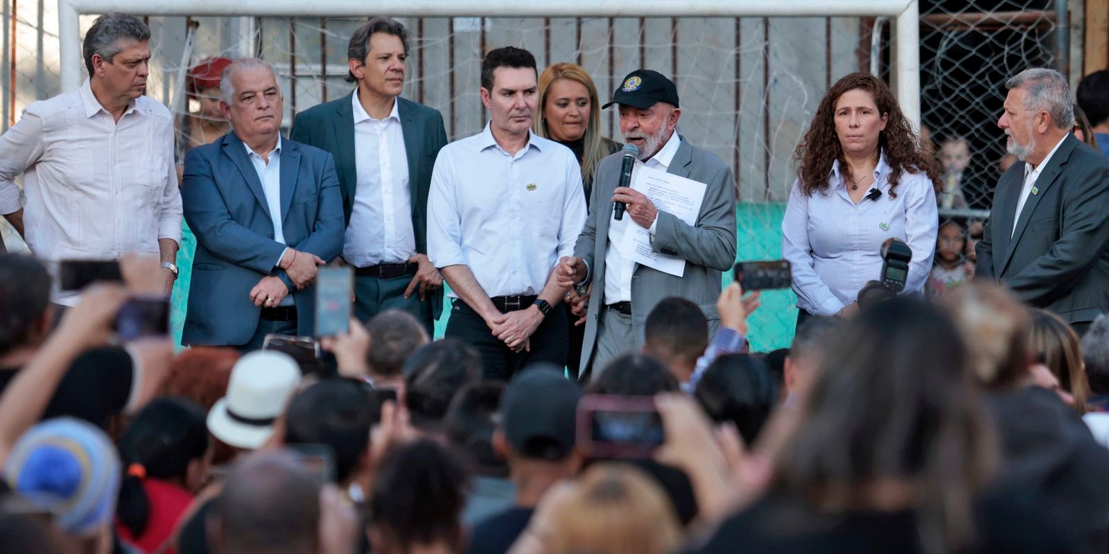 Em visita à Favela do Moinho, Lula assina acordo habitacional
