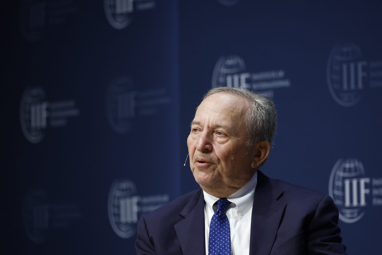 Explosão da dívida com pacote de Trump ameaça poder dos EUA, diz Larry Summers