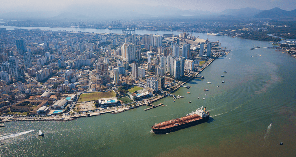 Porto de Santos registra a maior movimentação de cargas da história em maio de 2025