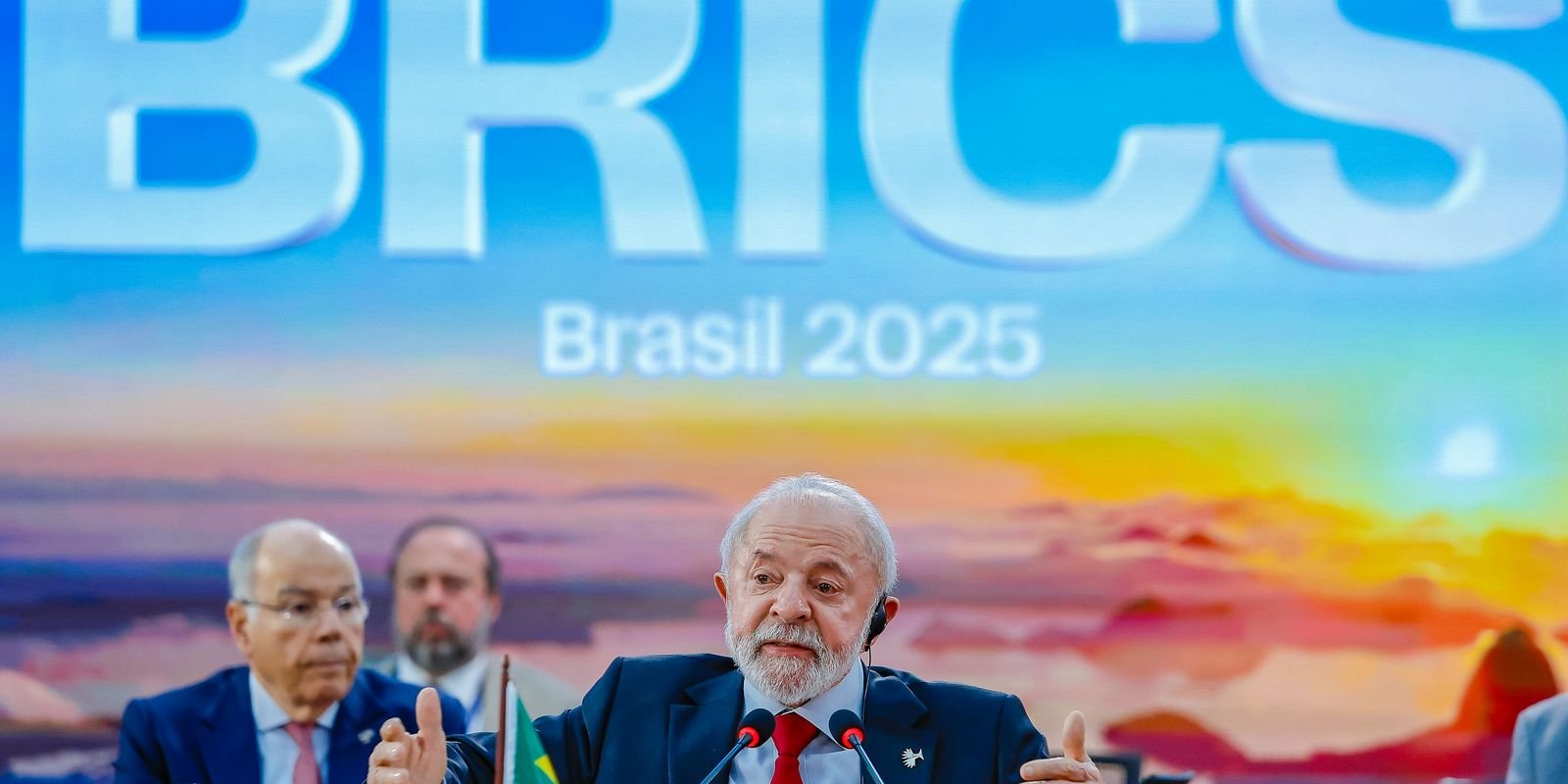 Adiar reforma na ONU torna mundo mais perigoso, diz Lula no Brics
