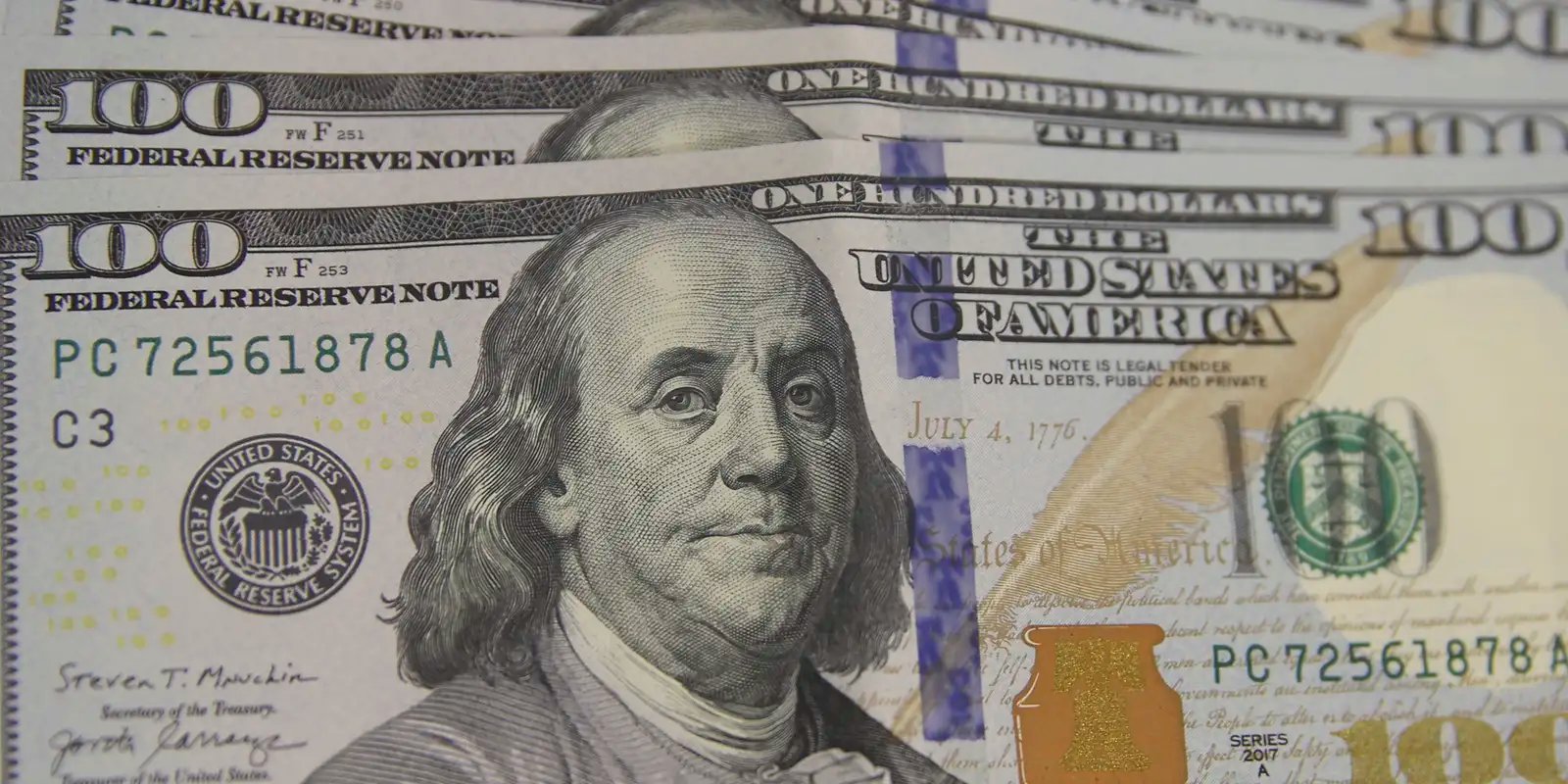 Bolsa bate recorde, e dólar cai para menor valor em mais de um ano