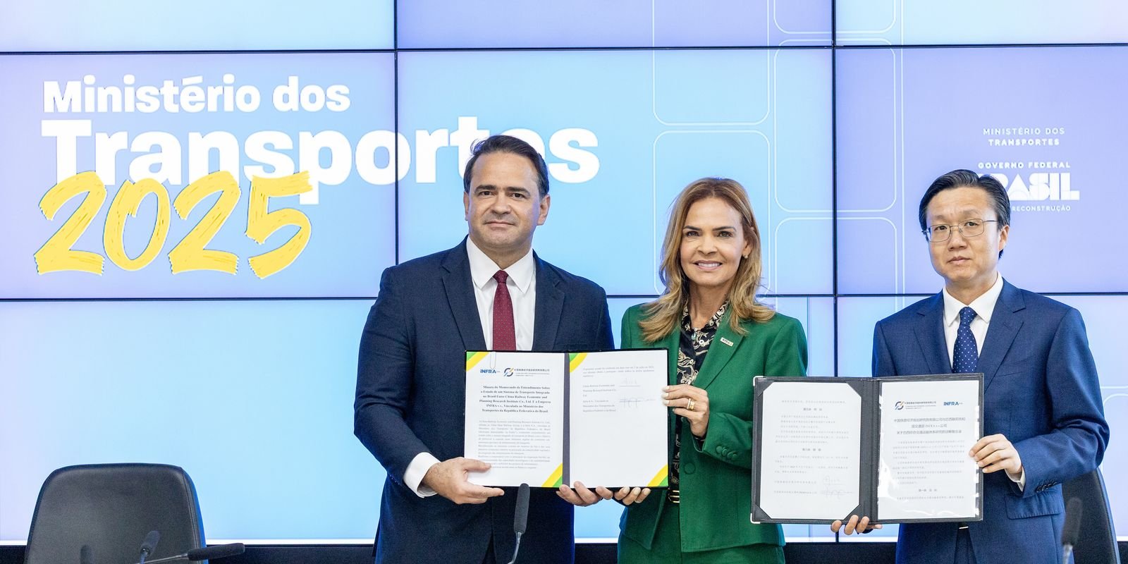 Brasil e China assinam acordo para estudar ferrovia até o Peru