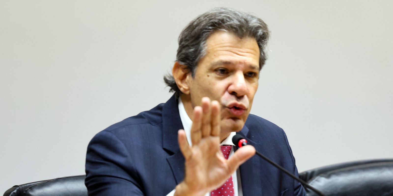 Brasil não sairá da mesa de negociação com EUA, diz Haddad