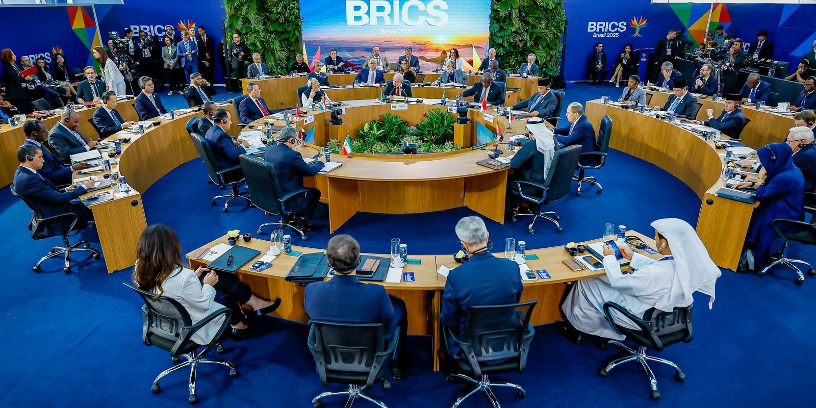 Brics pede renegociação de dívidas de países pobres dentro do G20