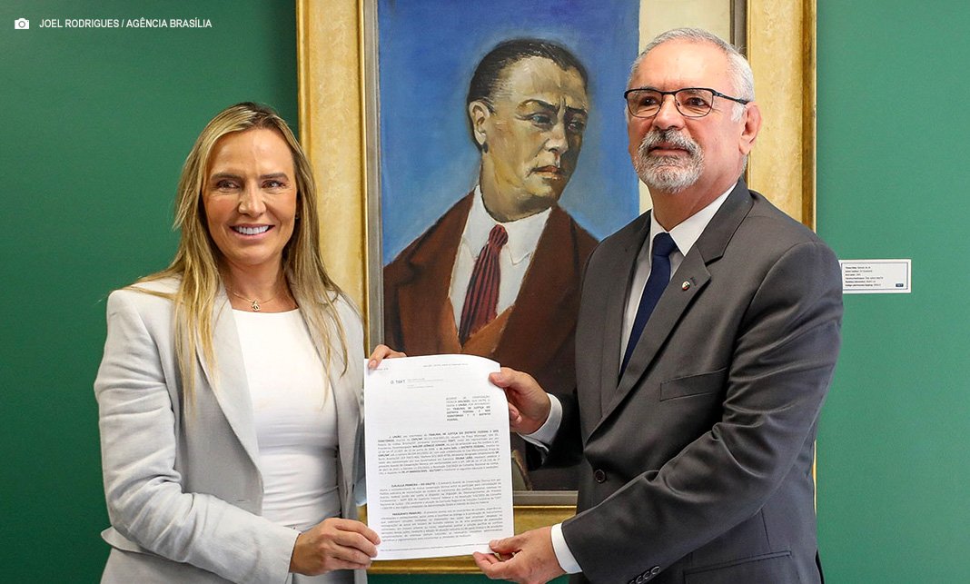 Celina Leão assina acordo entre GDF e TJDFT para mediar conflitos fundiários