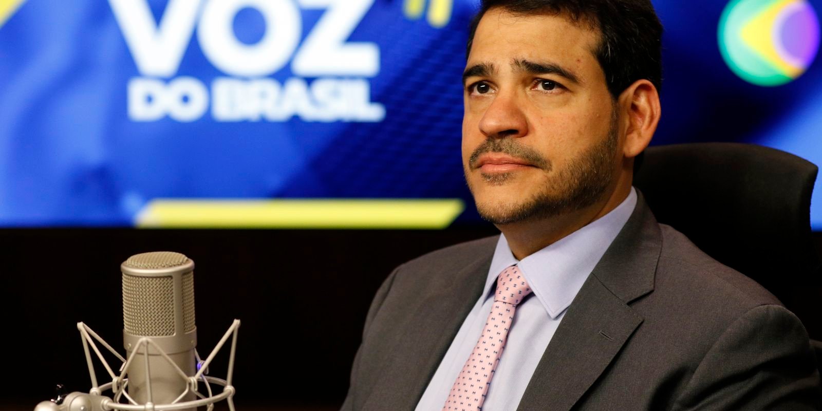 Em artigo no NY Times, Jorge Messias defende STF e soberania do Brasil