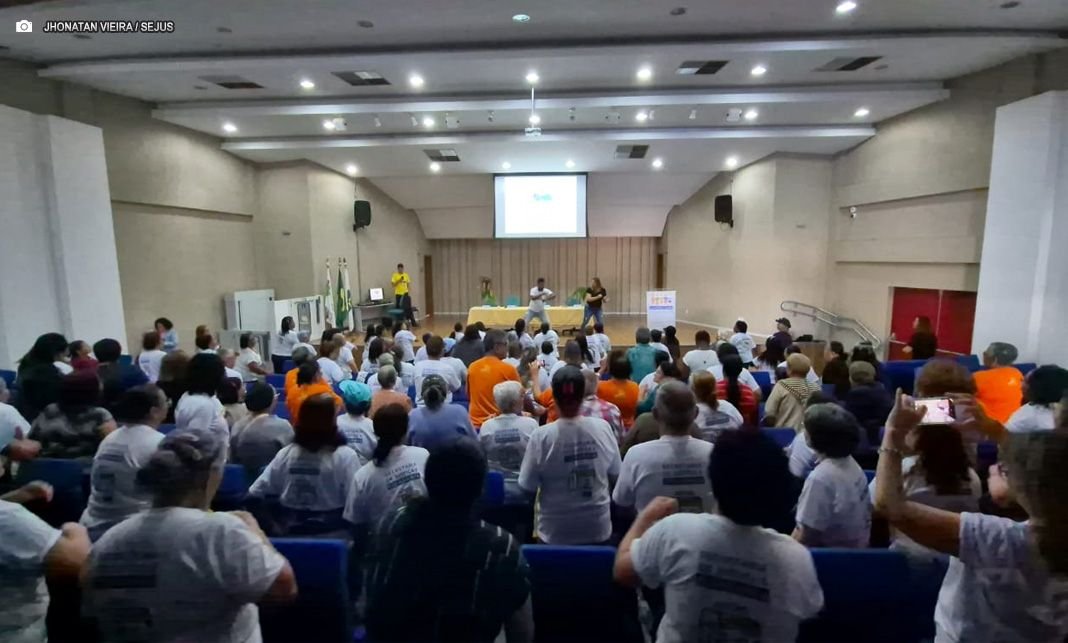 Mais de 150 idosos do Programa Viver 60+ participam de workshop sobre prevenção de quedas