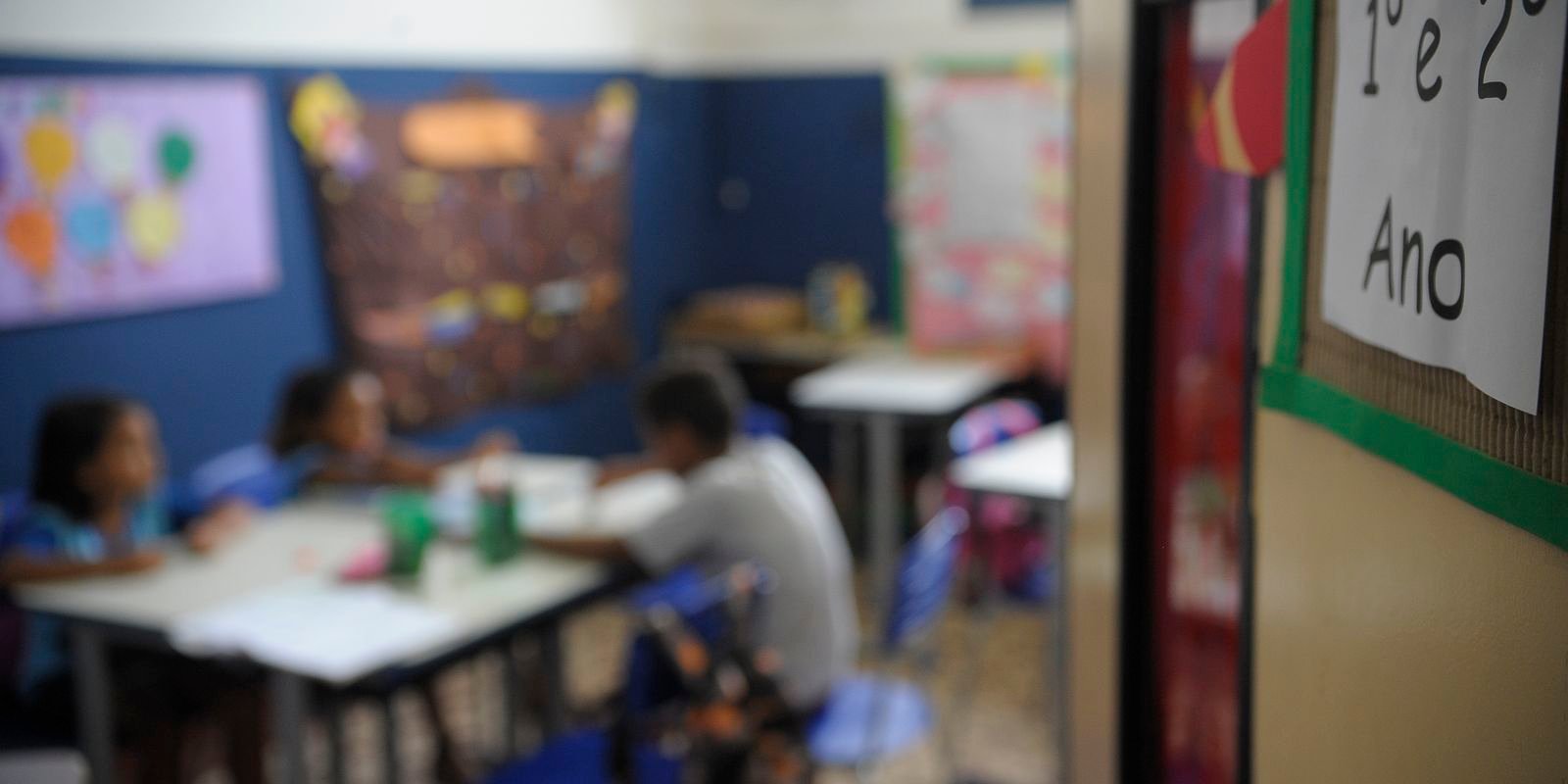 Mais de 300 mil crianças voltaram para a escola em 8 anos, diz Unicef