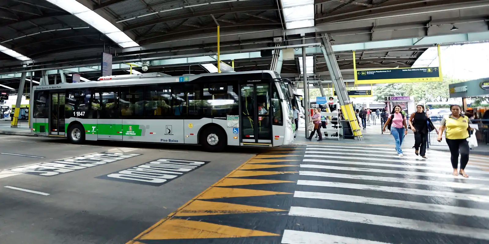 Sindicatos paulistas cobram autoridades ações contra ataques a ônibus