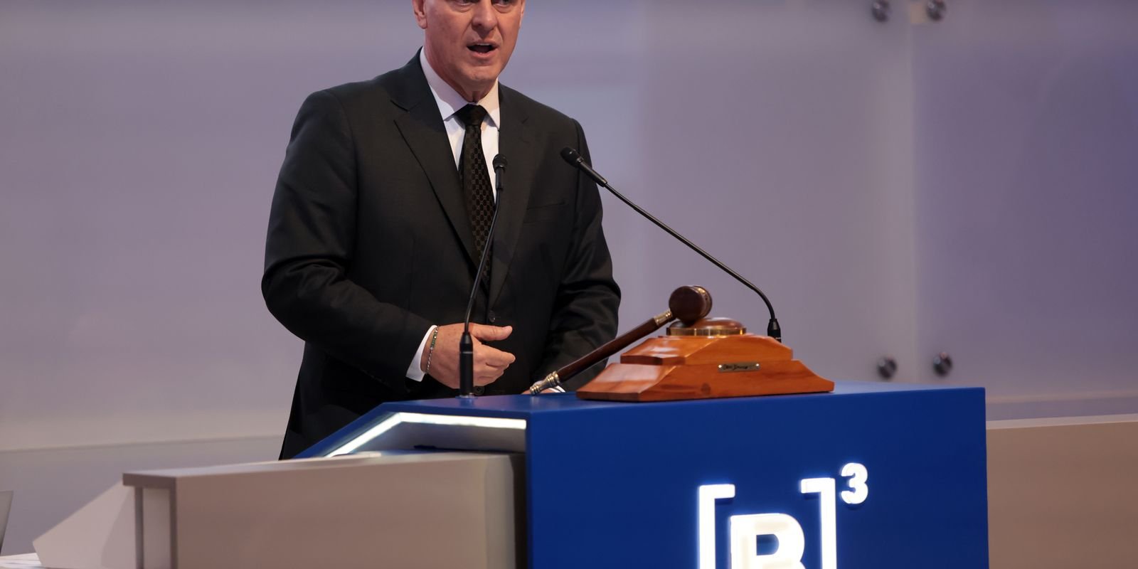 Brasil busca diálogo, mas não negociará soberania, afirma Fávaro