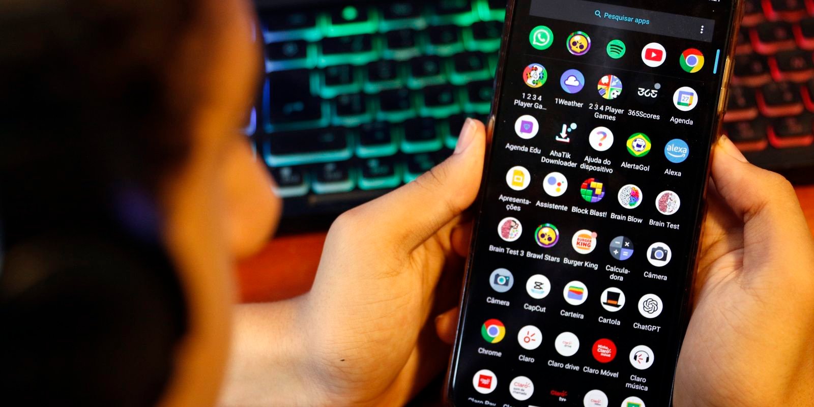 Comitê finaliza texto com princípios para regulação de redes sociais