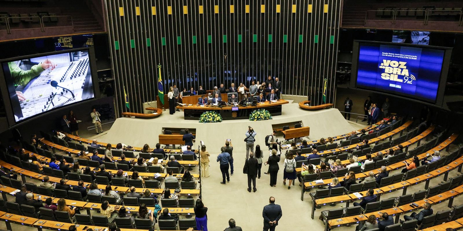 Congresso Nacional homenageia os 90 anos da Voz do Brasil