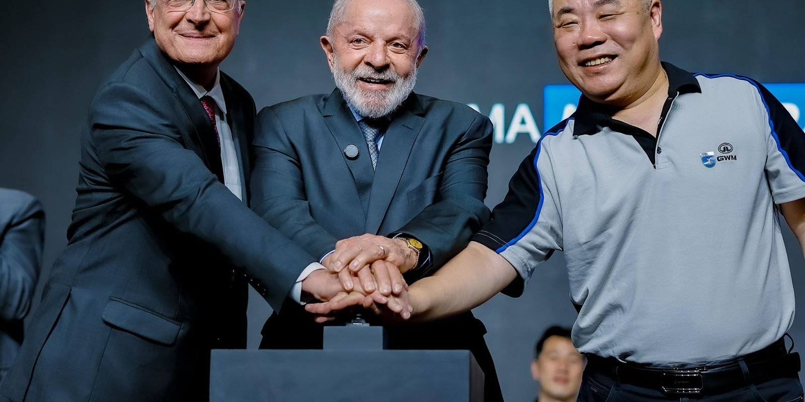 Em inauguração de montadora, Lula defende relação comercial com China