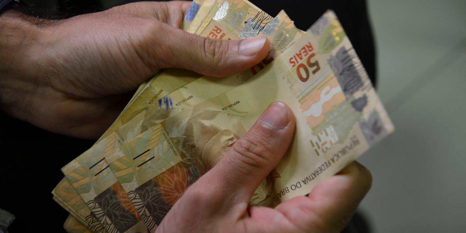 Proposta do Orçamento de 2026 prevê salário mínimo de R$ 1.631