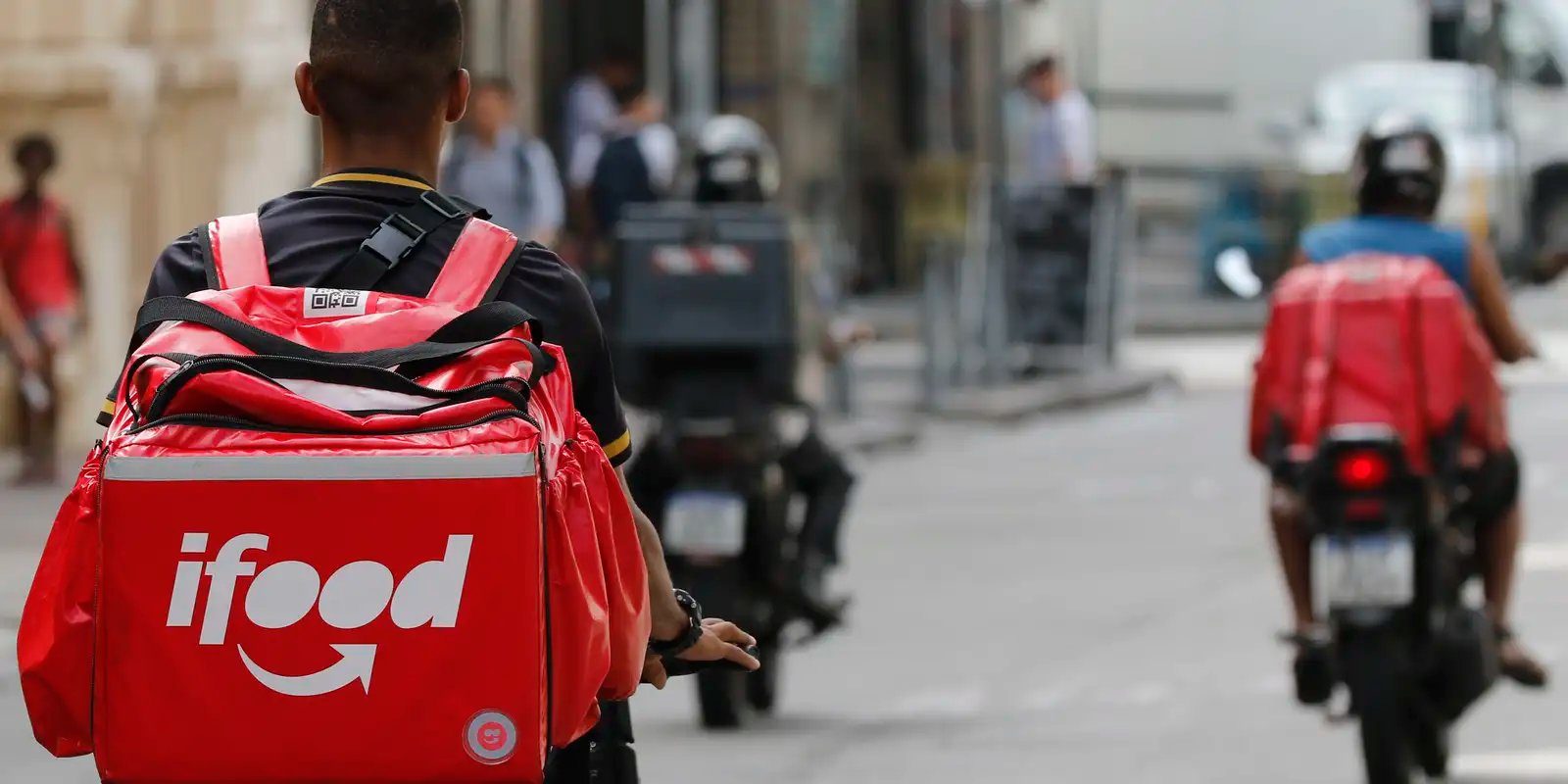 iFood e startup que aluga motos anunciam desconto para entregadores