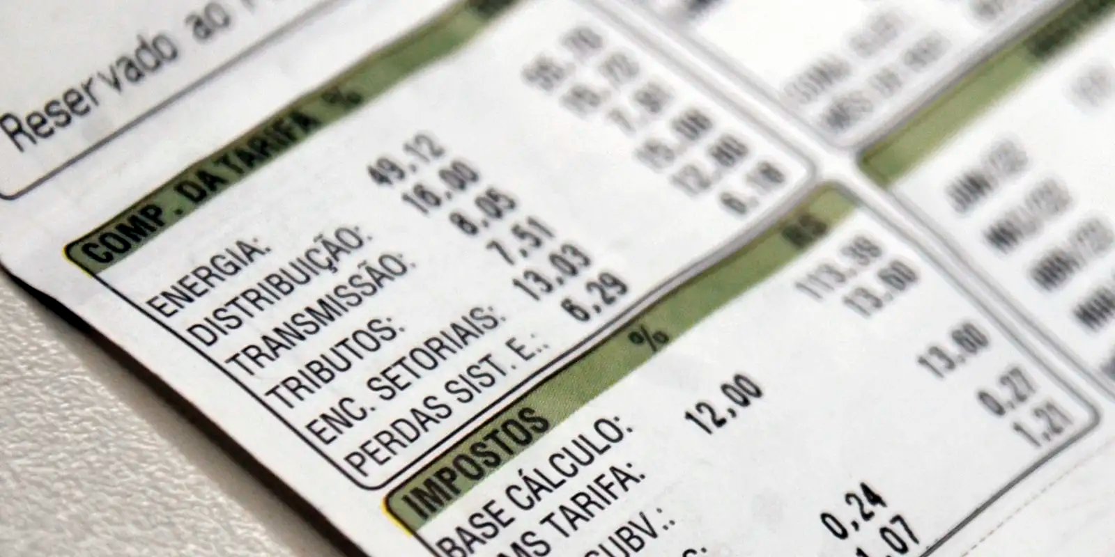 Aneel reduz bandeira para vermelha 1 na conta de luz em outubro