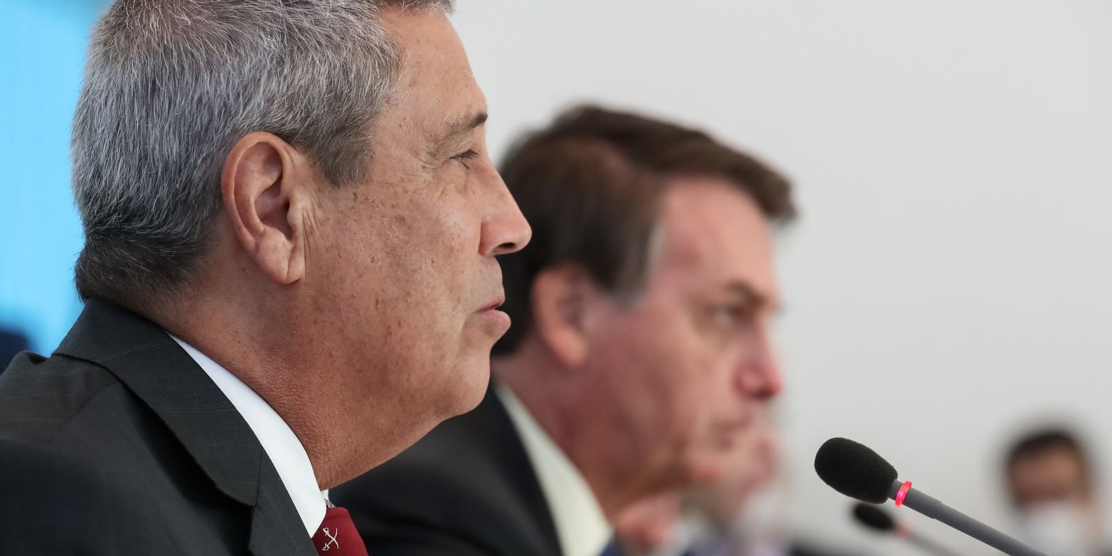 Após quebrar dente, Braga Netto pede autorização para fazer exames