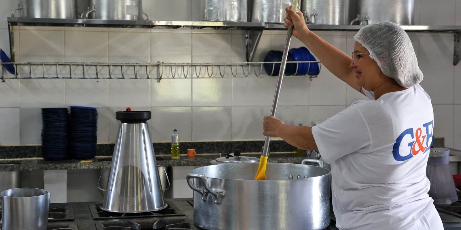 Ceará sanciona lei que zera ultraprocessados na merenda até 2027