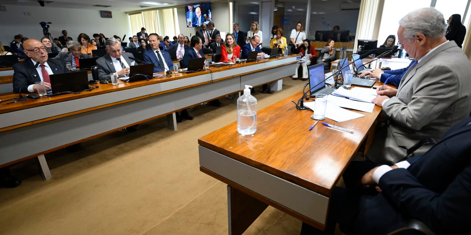 Comissão do Senado aprova isenção do IR para quem ganha até R$ 5 mil