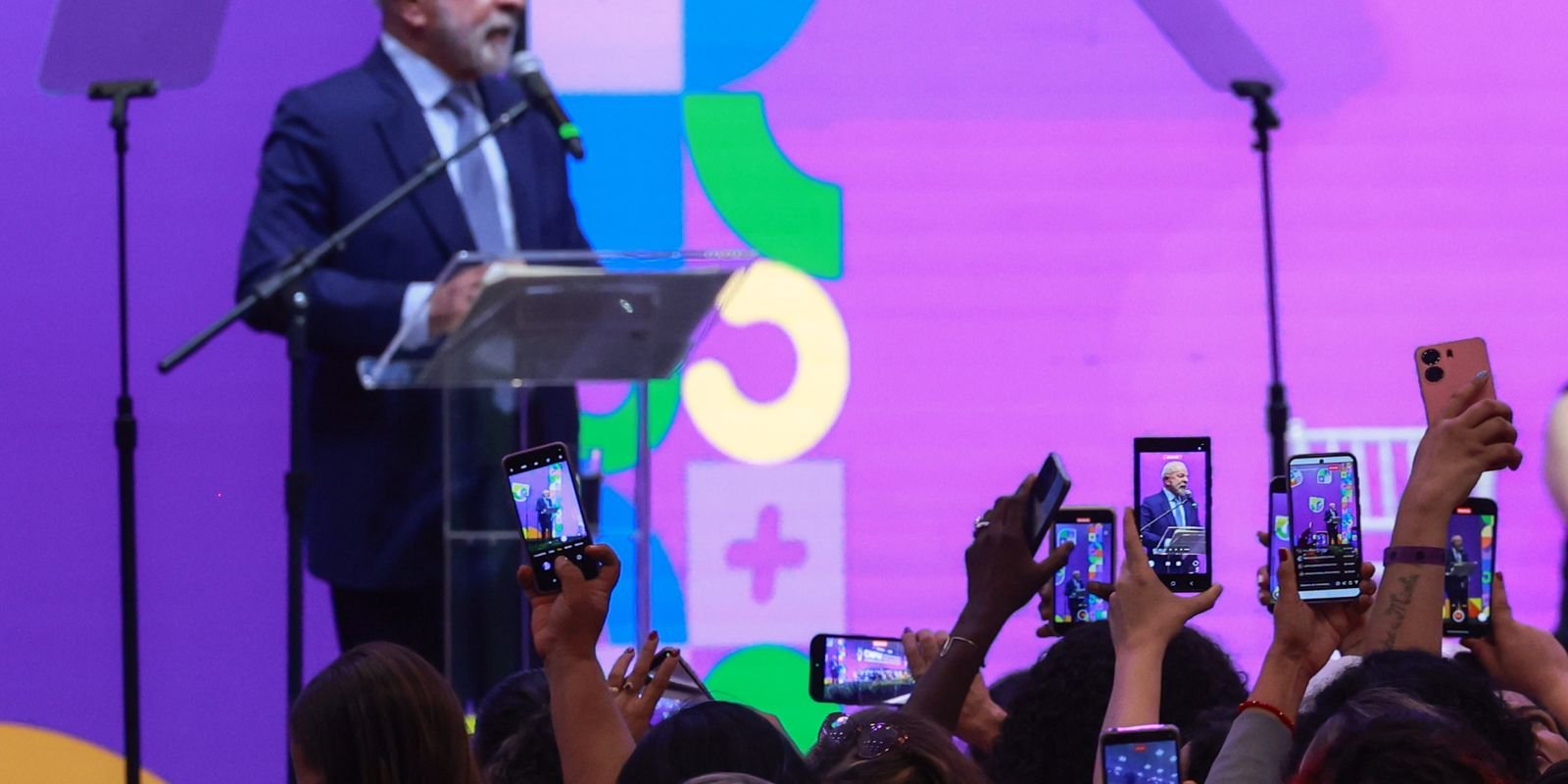 Em conferência, Lula diz que autoritarismo teme as mulheres