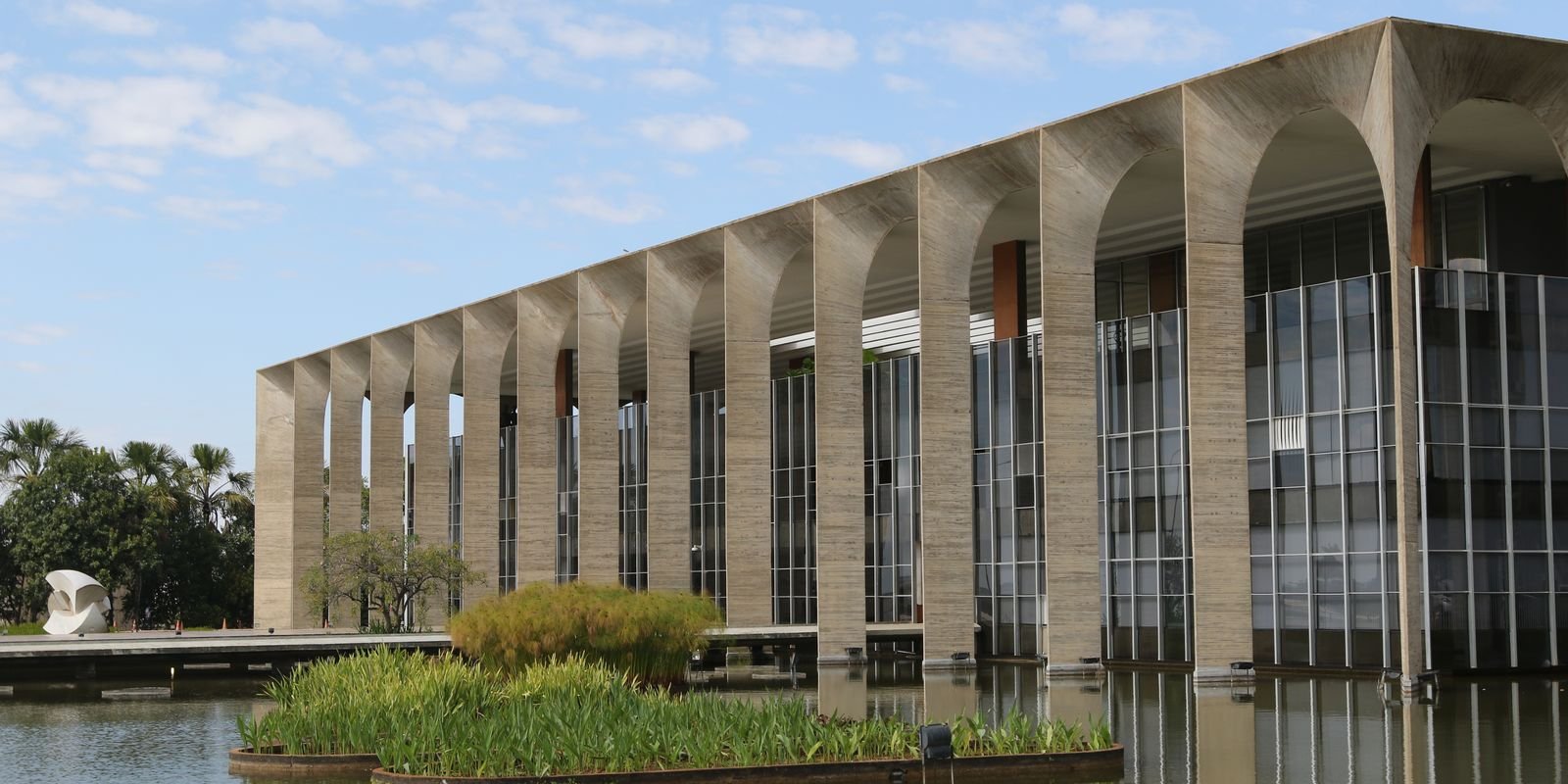 Itamaraty condena ameaça dos EUA de usar "poder militar" contra Brasil