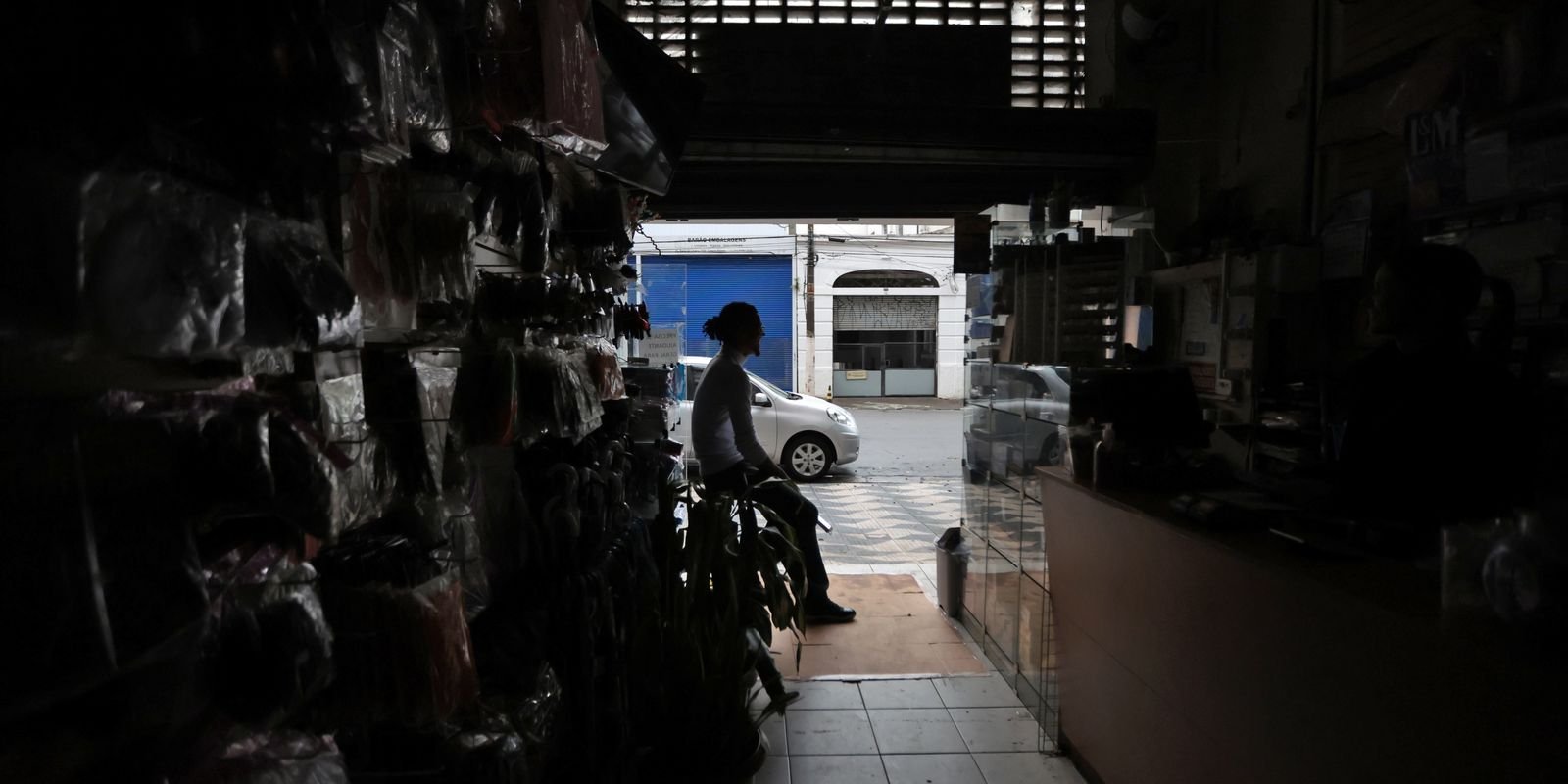 Vendavais, quedas de árvores e desabamentos deixam 8 feridos em SP