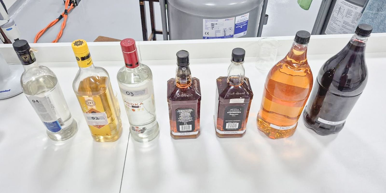 Fábrica clandestina de bebidas usava etanol adulterado de postos