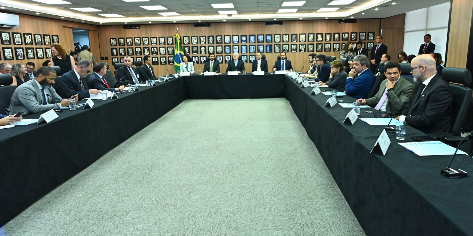 Governo cria comitê de enfrentamento da crise do metanol