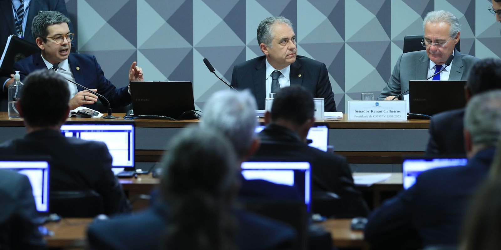 MP que compensa revogação de decreto do IOF vai à Câmara