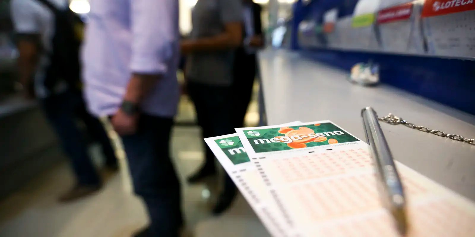 Mega-Sena acumula e prêmio principal vai para R$ 12 milhões