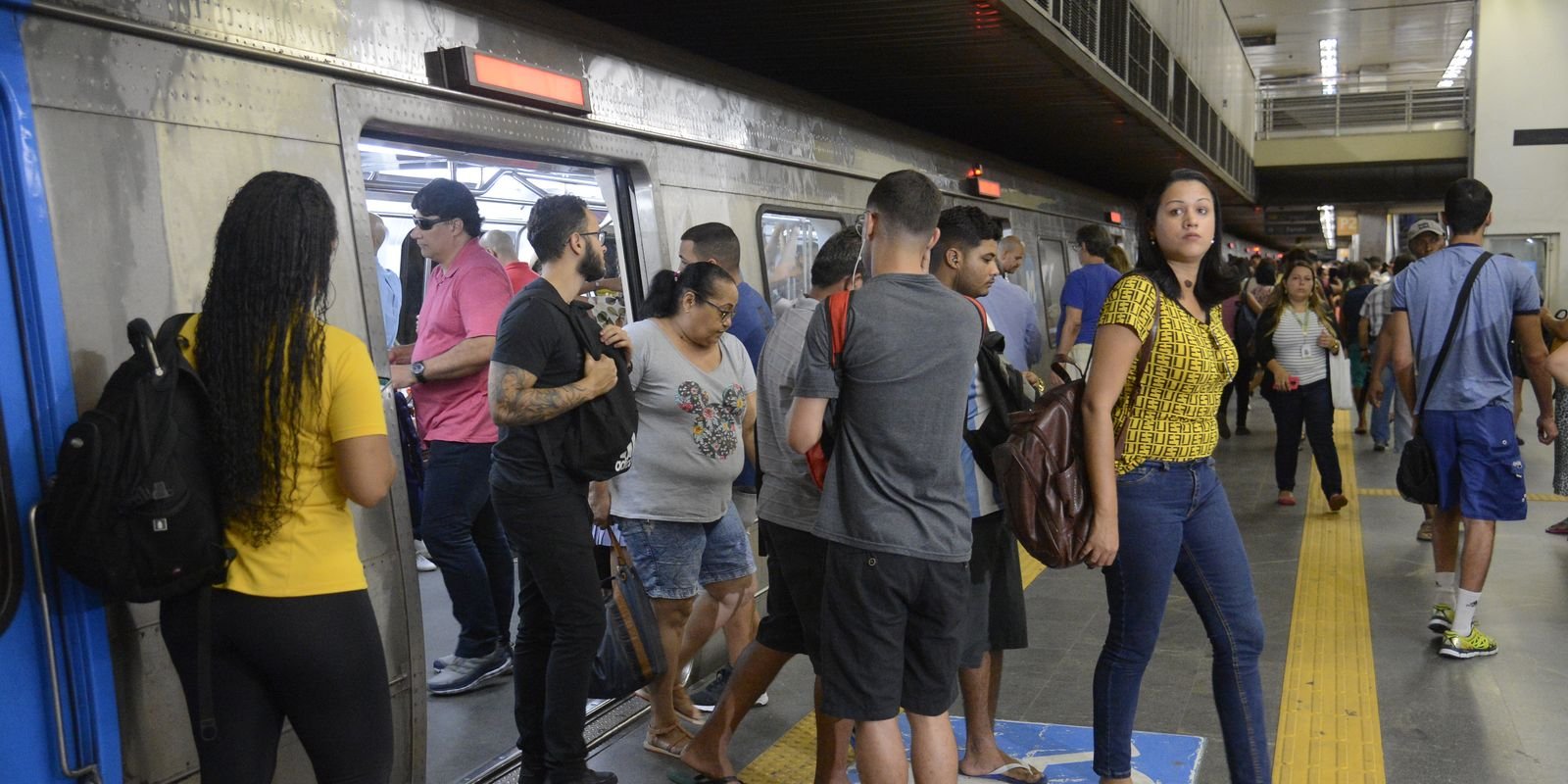 Metrô do Rio resolve problema de sinalização e trens voltam a operar
