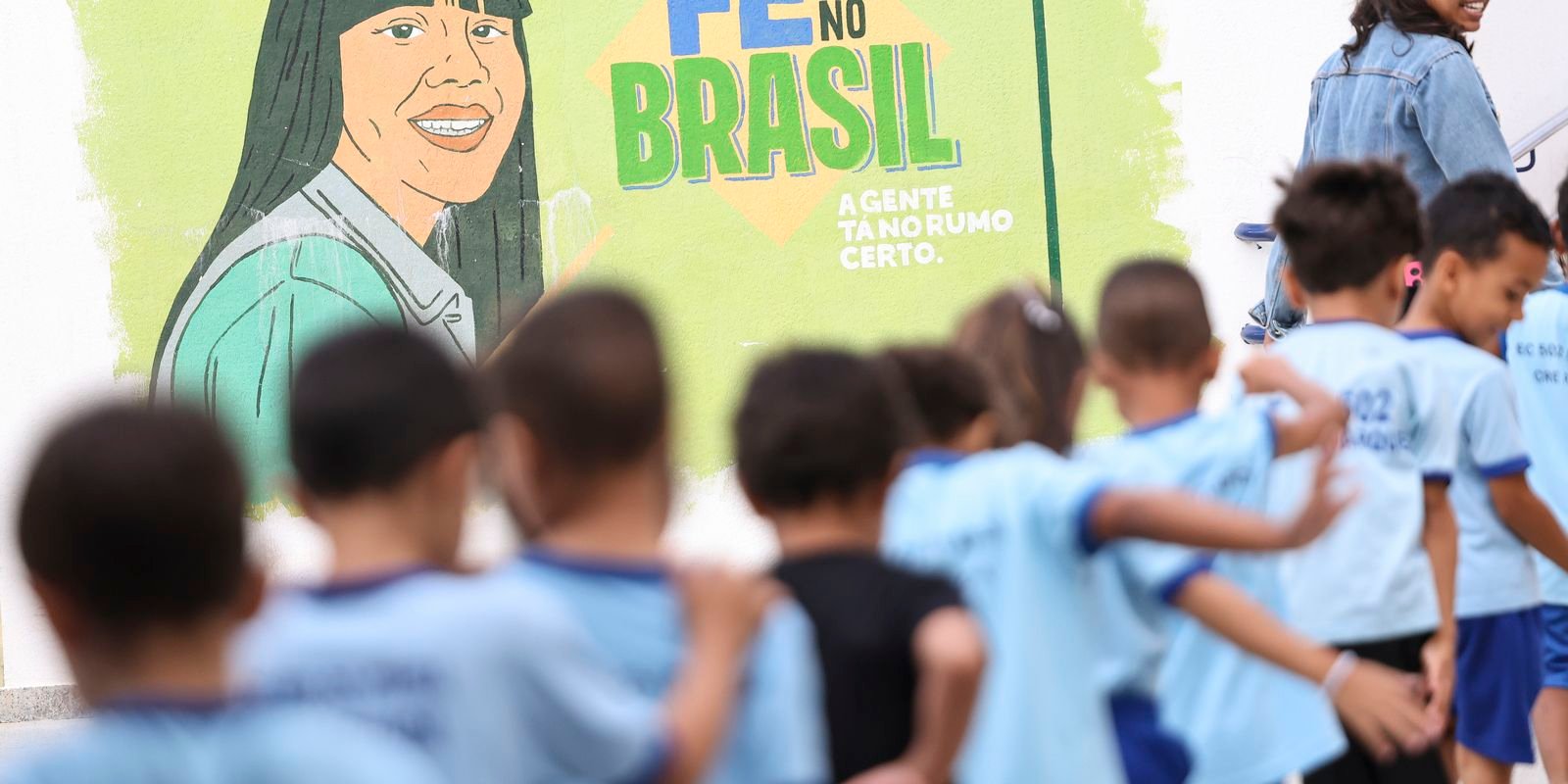 PNE: relatório sugere investimento de 7,5% do PIB para educação