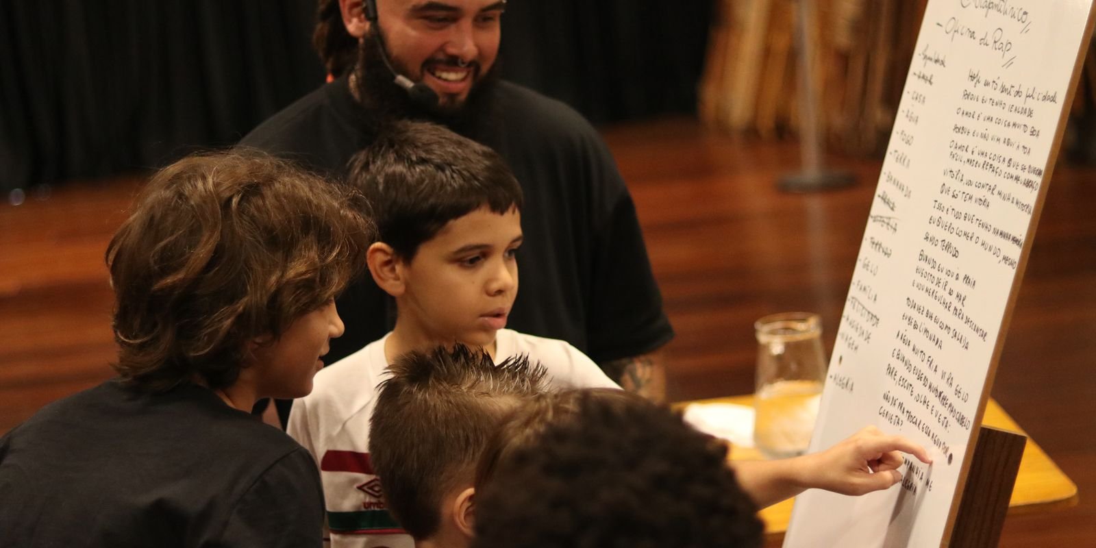 Projeto leva batalha de poesias a escolas públicas do Rio de Janeiro