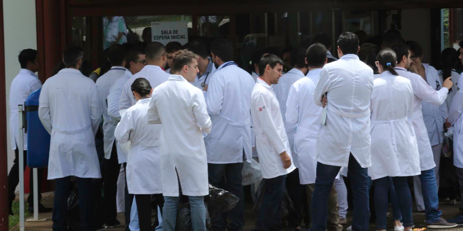 Revalida 2025/2: prazo para envio de diploma médico termina hoje