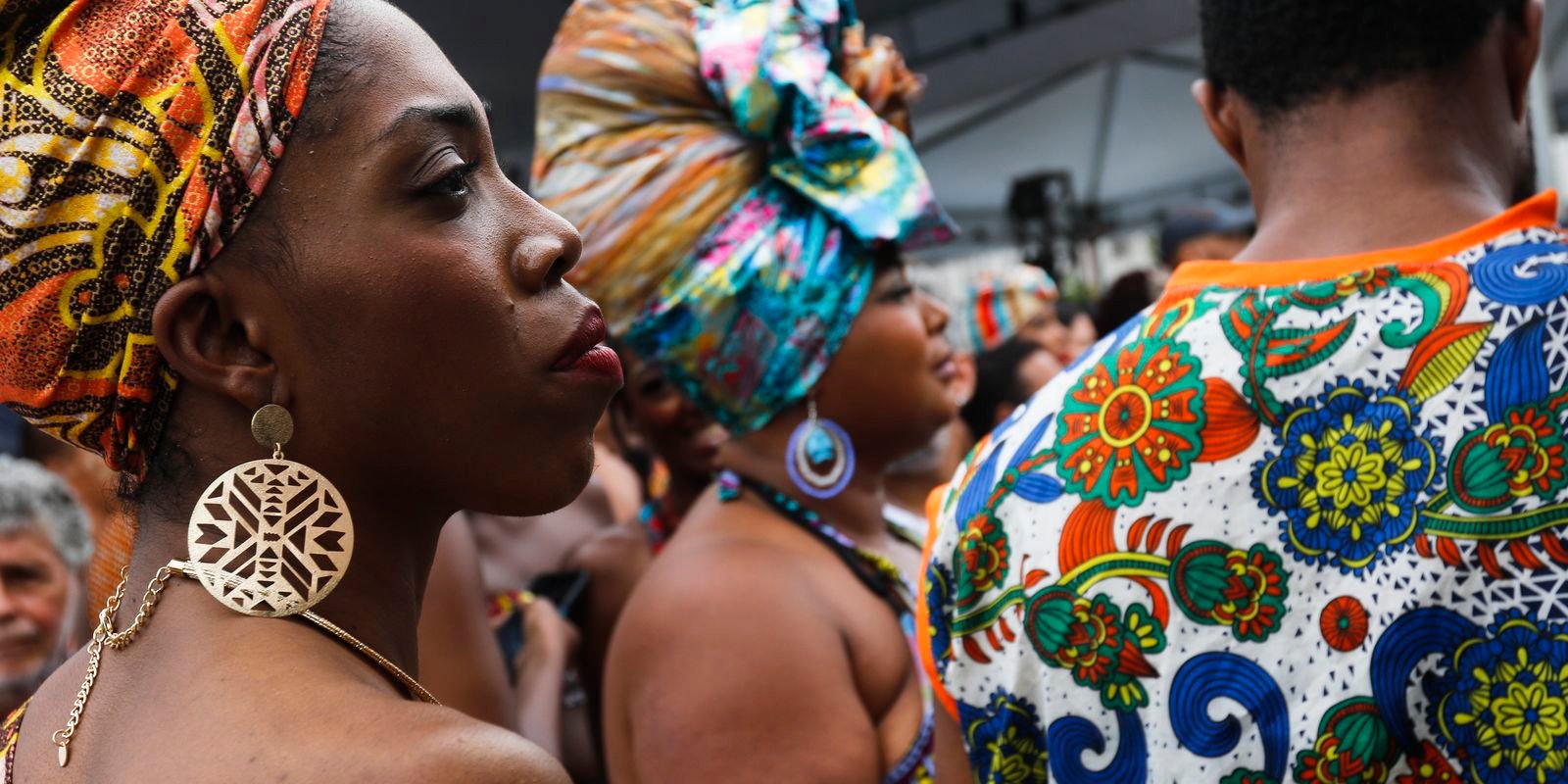 Hoje é Dia destaca consciência negra, trânsito e Rachel de Queiroz